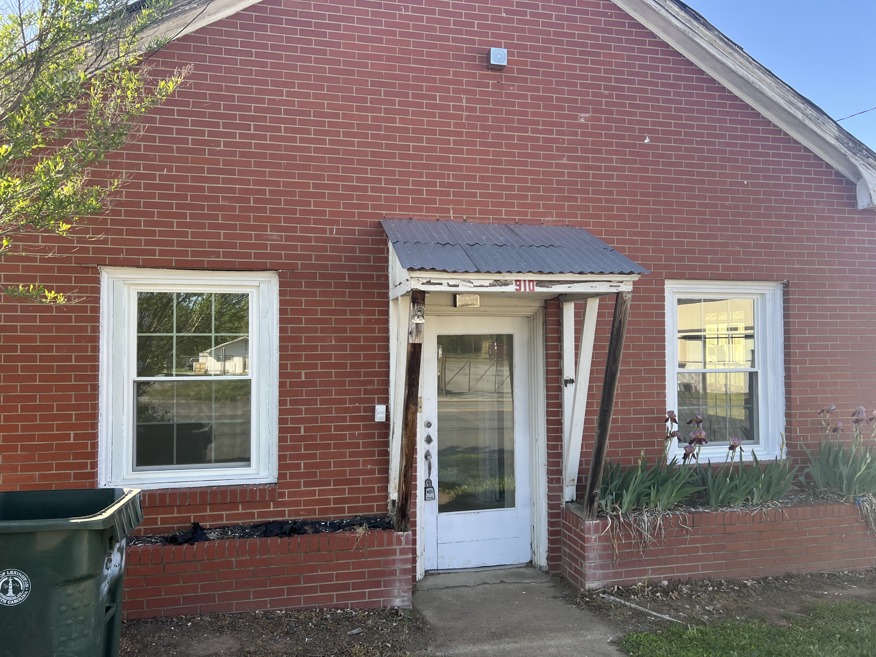 910 South Talbert Blvd.